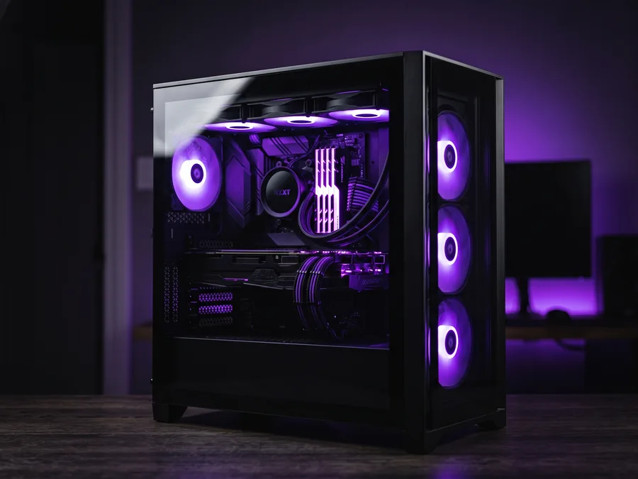Komputer gamingowy z podświetleniem RGB złożony na zamówienie